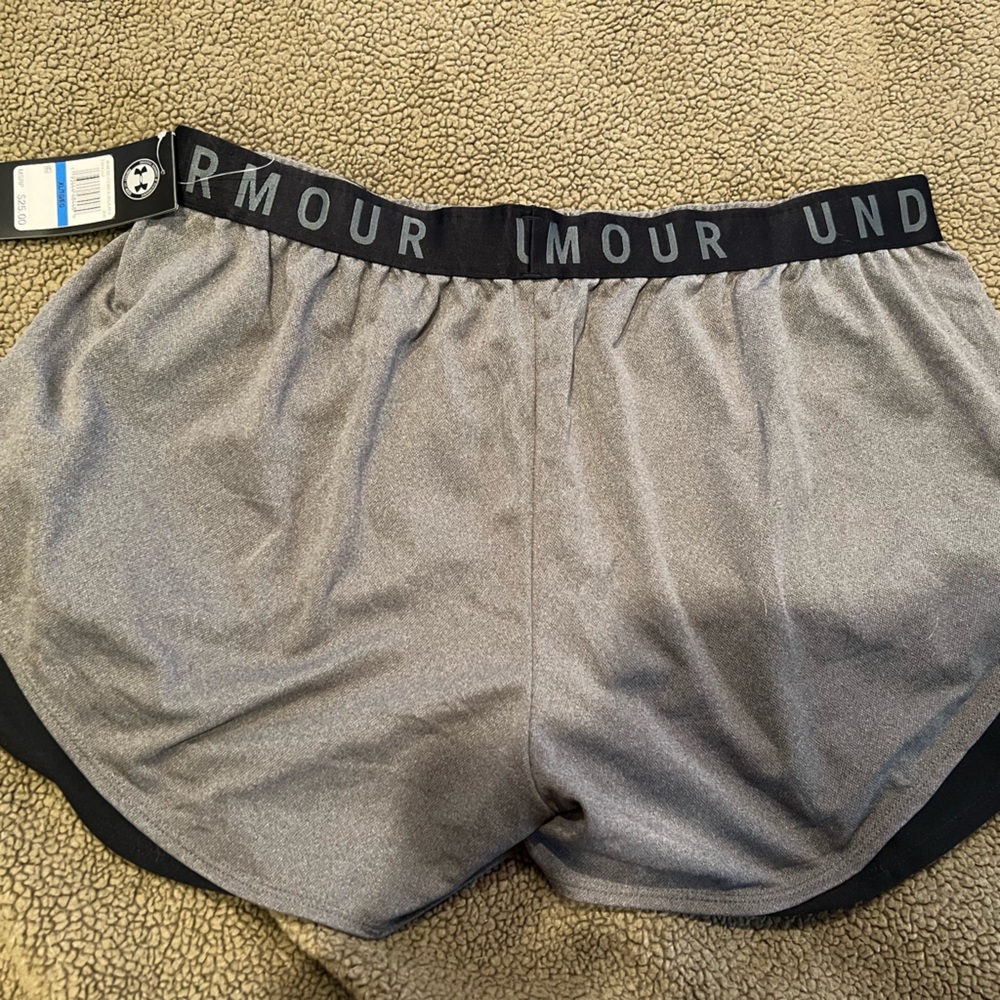 New under Armour women’s shorts xl